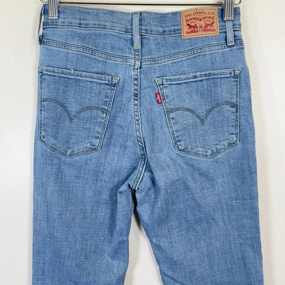 Levi's  Distressed Light Wash 724 High Rise Straight Jeans - Picture 12 of 16